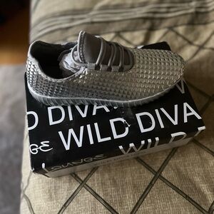 NWT Wild Diva silver shoes